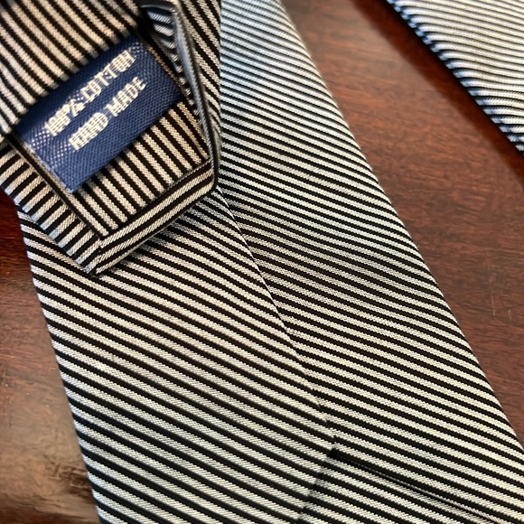 Black and White Diagonal Stripe Tie by The Tie Bar - Picture 3 of 4